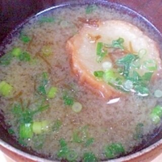 今日のお汁！　「仙台麩と豆、モズクの味噌汁」　♪♪